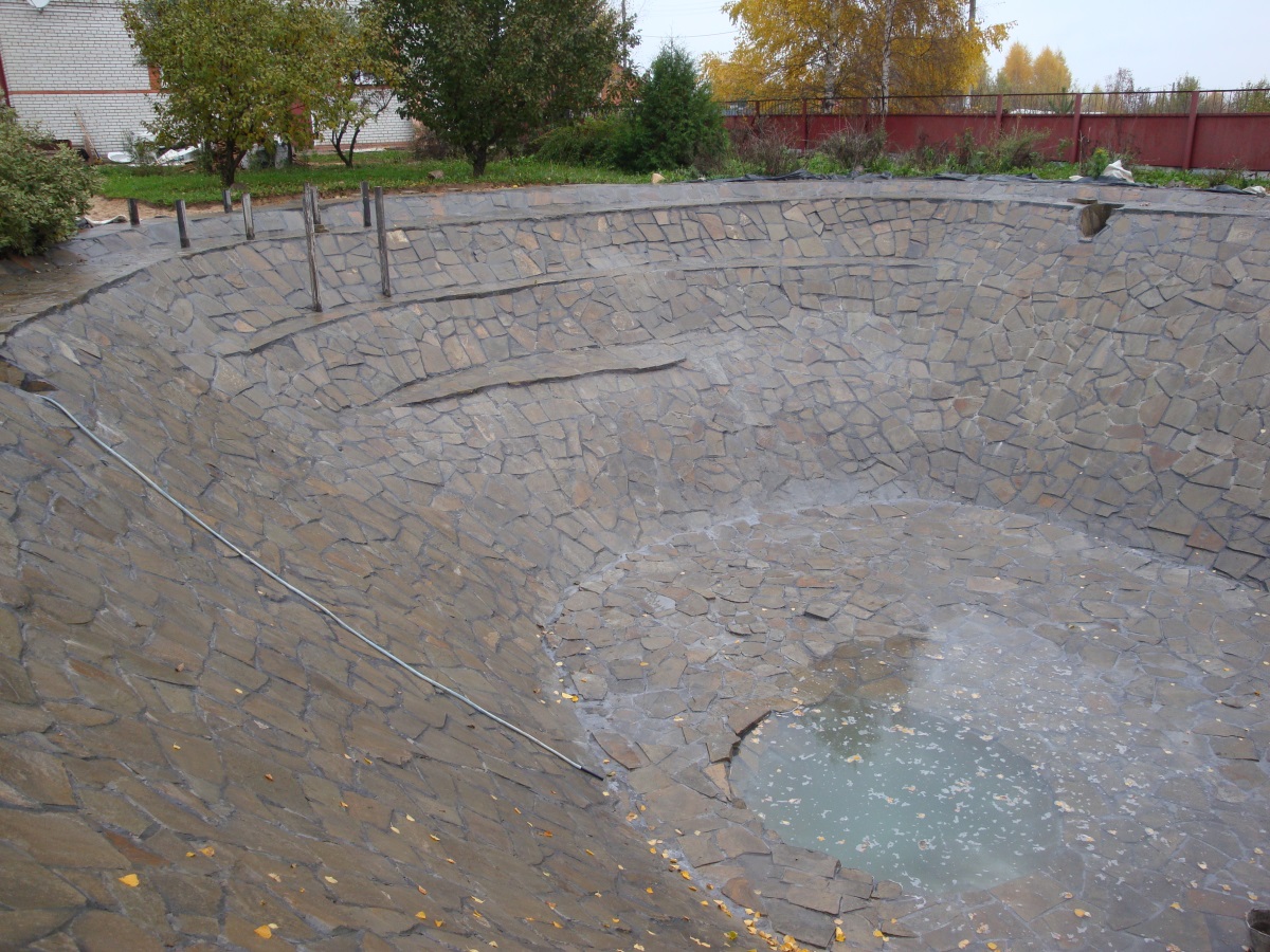 искусственный пруд из бетона